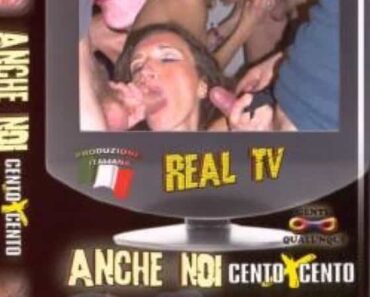 Anche noi in televisione CentoXCento Streaming  : Prima c'è il servizio andato in onda in Rai sulla centoXcento, poi ci sono queste 2 maiale che dopo essersi infilate delle bottiglie nella figa si beccano qualche cazzo.... ( PORNO-HD-STREAMING - Film Porno Italiani Streaming - PornoHDStreaming  ) .... (CXD00186)