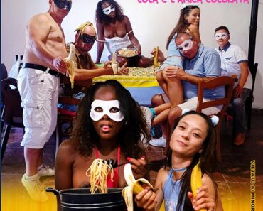 Spaghetti alle Banane il menù delle puttane CentoXCento Streaming : Famoso frutto africano è la banana, piatto caratteristico italiano gli Spaghetti. Oggi a casa di Lola, la sua cuoca personale di colore ci farà gustare il suoi spaghetti alla banana ... ( PORNO-HD-STREAMING - Film Porno Italiani Streaming - PornoHDStreaming , CentoXCento VOD ) .... (CXD01643)