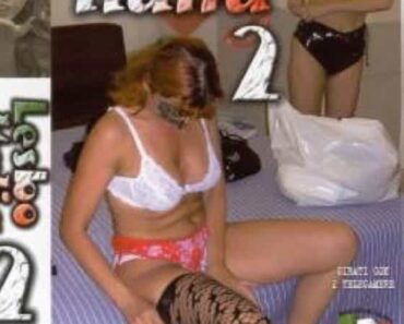 Lesbo italia 2 CentoXCento Streaming : Scena 1: Roxana non vede l'ora di scopare la signora Ionia alla sua prima esperienza lesbo. Le 2 giocheranno con qualche oggetto e dimostreranno di poter godere anche senza cazzo. Scena 2: le 2 amiche già viste a prender cazzi, in una scopata lesbo con qualche cazzo di gomma.. ma alle due piacciono i cazzi. Scena 3: Jenny scopa e sodomizza la sua schiava.. tra un insulto e e l'altro si fa leccare anche un pò la passera ... ( PORNO-HD-STREAMING - Film Porno Italiani Streaming - PornoHDStreaming , CentoXCento VOD, Video Porno Gratis, Porno Streaming , DVD Porno , Porno Download ) .... (CXD00184)