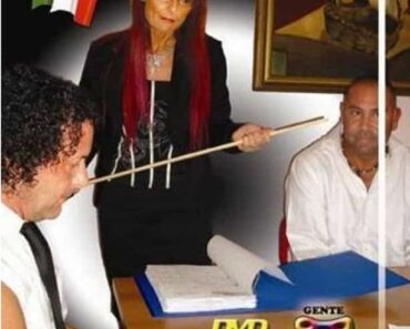 Donna manager CentoXCento Streaming : mentre la severa Francesca mette alla prova la nuova scoperta di Alex facendola scopare, si eccita, e quella che doveva essere una riunione si trasforma in bordello ... ( PORNO-HD-STREAMING - Film Porno Italiani Streaming - PornoHDStreaming , Cento X Cento VOD, Video Porno Gratis, DVD Porno , Porno Download , TV per Adulti )  ... (CXD00641)