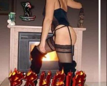 Brucia ragazza brucia CentoXCento Streaming : Scena 1: Anna è una segretaria di 19 anni, molto severa e molto troia. Il fidanzato Andrea, sembra sottomesso.. la giovane ragazza vuole più cazzi possibile, e la centoXcento la farà godere.. Scena 2: Silvia vuole non vuole condividere cazzi, così i nostri amici l'accontentano, e concentrano i cazzi tutti su di lei.. e gli ricoprirnno la faccia di sborra ... ( PORNO-HD-STREAMING - Film Porno Italiani Streaming - PornoHDStreaming , Cento X Cento VOD, Video Porno Gratis, DVD Porno , Porno Download , TV per Adulti )  ... (CXD00776)